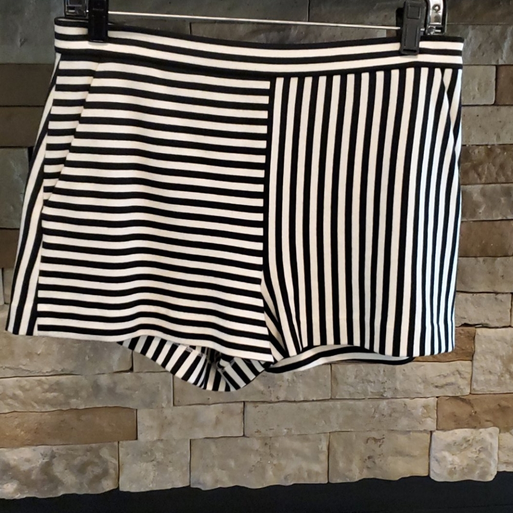 NWOT TIBI OF NEW YORK SHORTS 2 - Picture 8 of 14